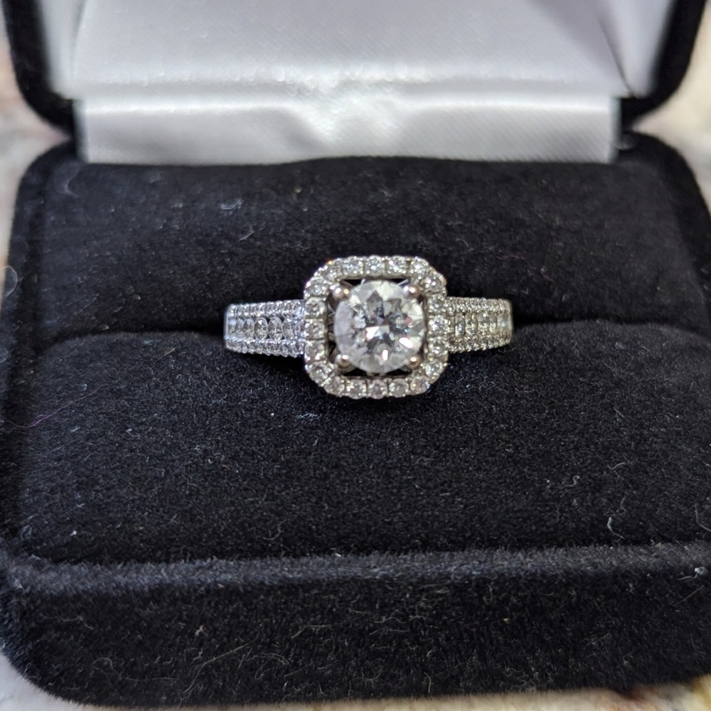 18k white gold engagement ring